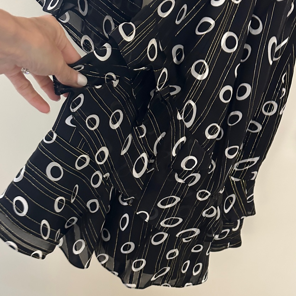 SALONI Black and White Long Flutter Sleeve Dress - Picture 9 of 10